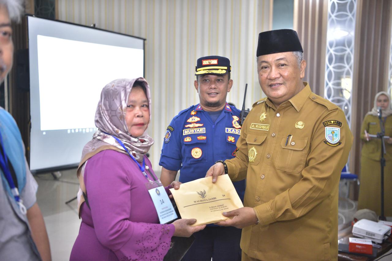 Wakili Pj Wali Kota, Sekda Buka Rakor Penanganan Kebakaran Dan Salurkan Bantuan Korban Bencana Di Kota Jambi