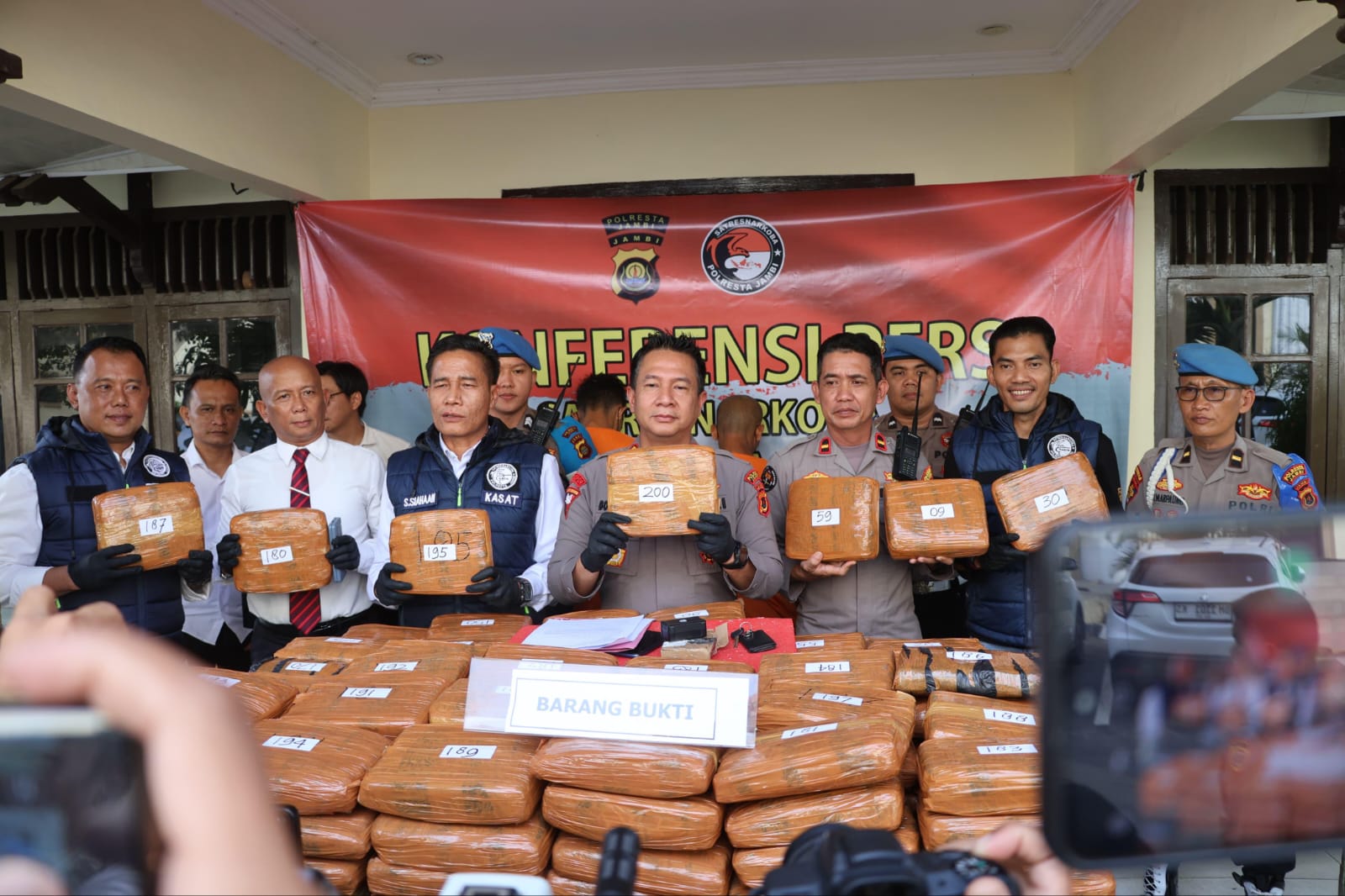 Jambi jadi Perlintasan Peredaran Narkotika, Dua Kurir 200 kg Ganja Dijanjikan Upah 60 Juta 