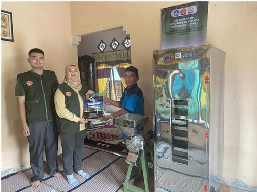 Pelatihan Pembuatan Lilin Aromaterapi Kulit Duku