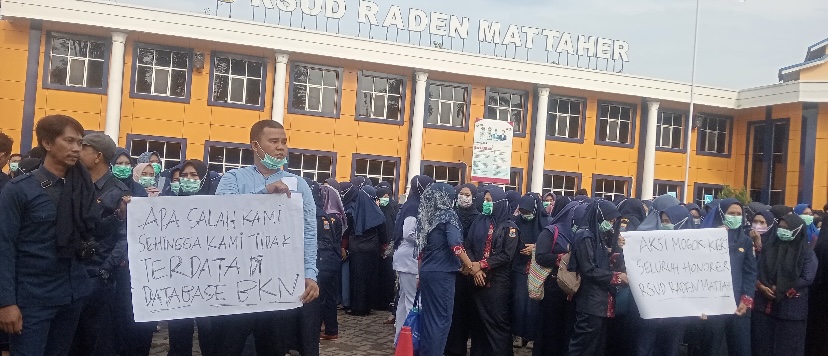 Demo Tes PPPK ! Belasan Tahun Mengabdi, Honorer RSUD Mattaher Jambi Tidak dimasukkan Kedalam Database 