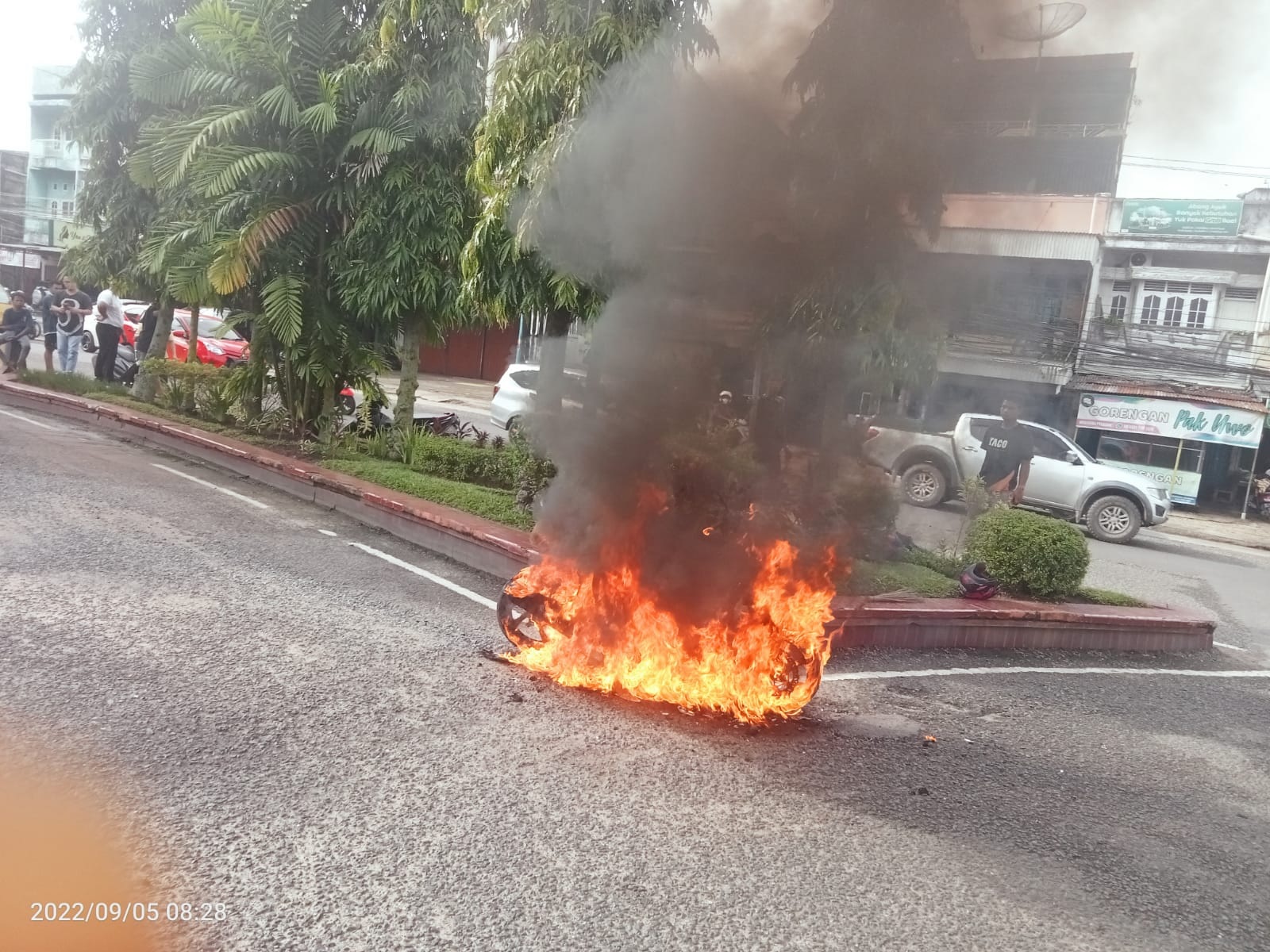 Satu Unit Sepeda Motor Terbakar di Tugu Juang