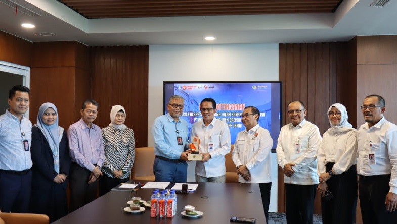 UNJA dan Bank Jambi Jalin Kerja Sama Strategis melalui Hibah Barang Perkantoran