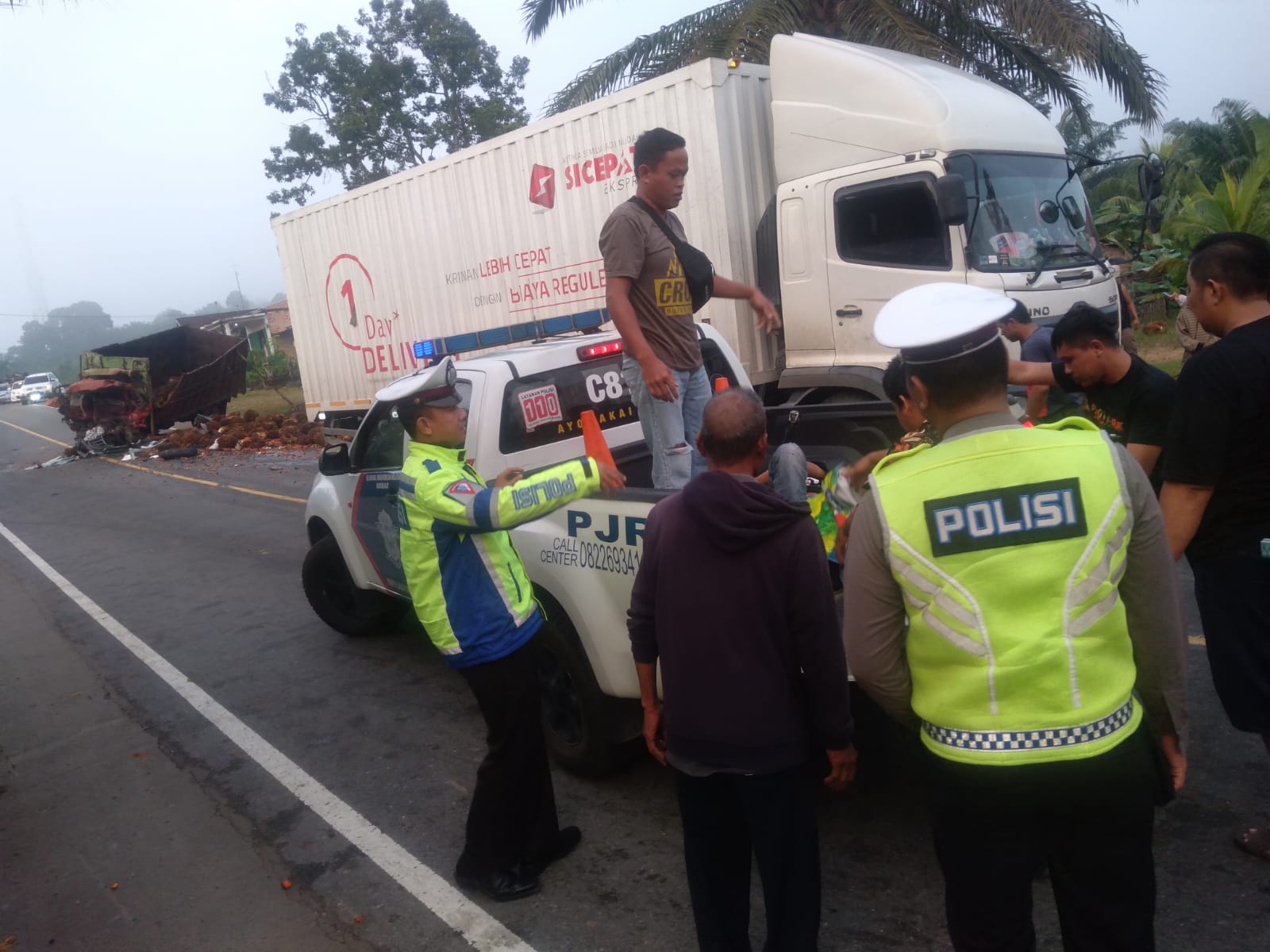 Satu Sopir Tewas di Tempat, Dua Truk Terlibat Kecelakaan di Bukit Baling