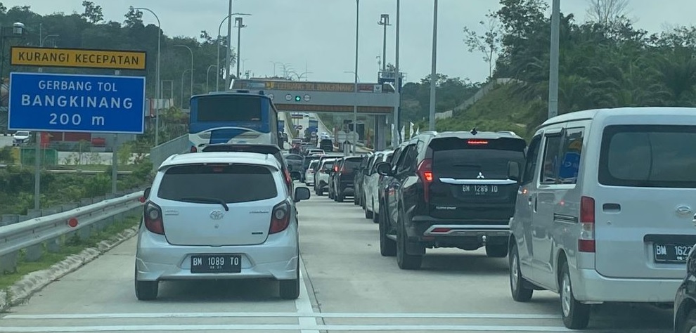 Baru Difungsikan, Jalan Tol Bangkinang - Koto Kampar Diberlakukan One Way, Sudah Dilintasi 4.466 Kendaraan