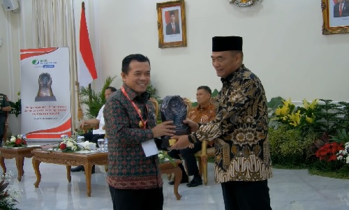 Lindungi Pekerja Rentan, Gubernur Jambi Terima Penghargaan Paritrana Award 2023 