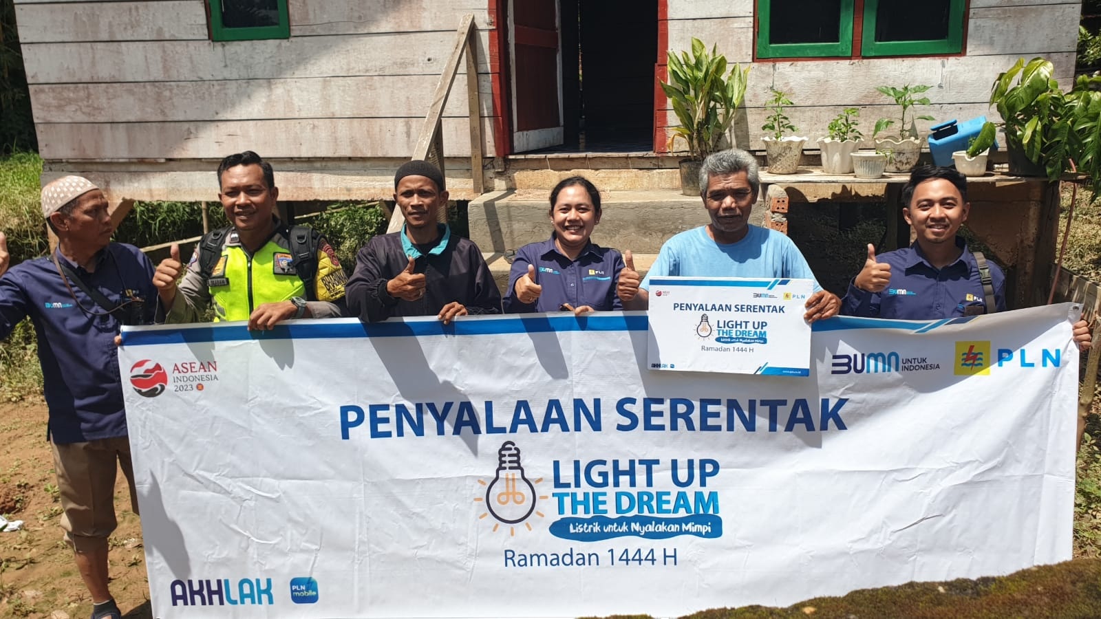 Light Up The Dream 2023, PLN UP3 Jambi Nyalakan Listik Masyarakat Kurang Mampu