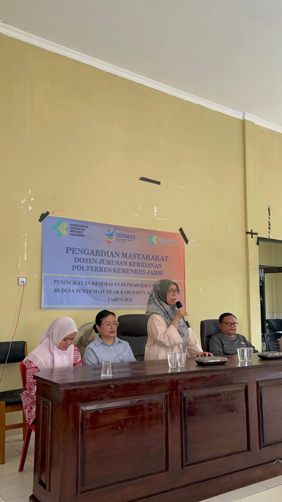 Tim Pengabmas Poltekkes Kemenkes Jambi Berikan Pendidikan Kesehatan Reproduksi pada Remaja 