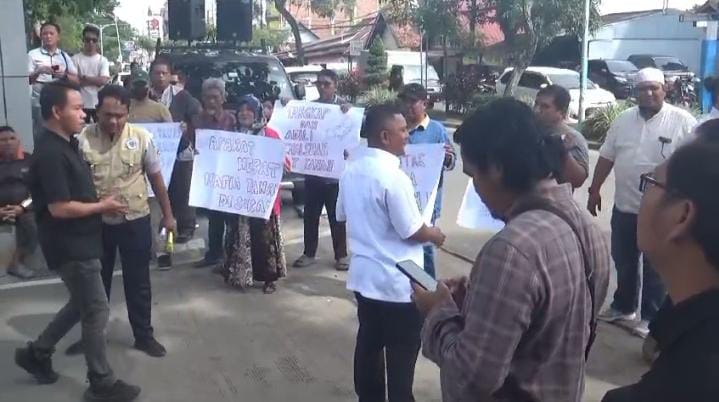 YLKI Jambi Gelar Aksi Demo di Mapolda Jambi, Desak Tindakan Tegas Terhadap Premanisme Debt Collector