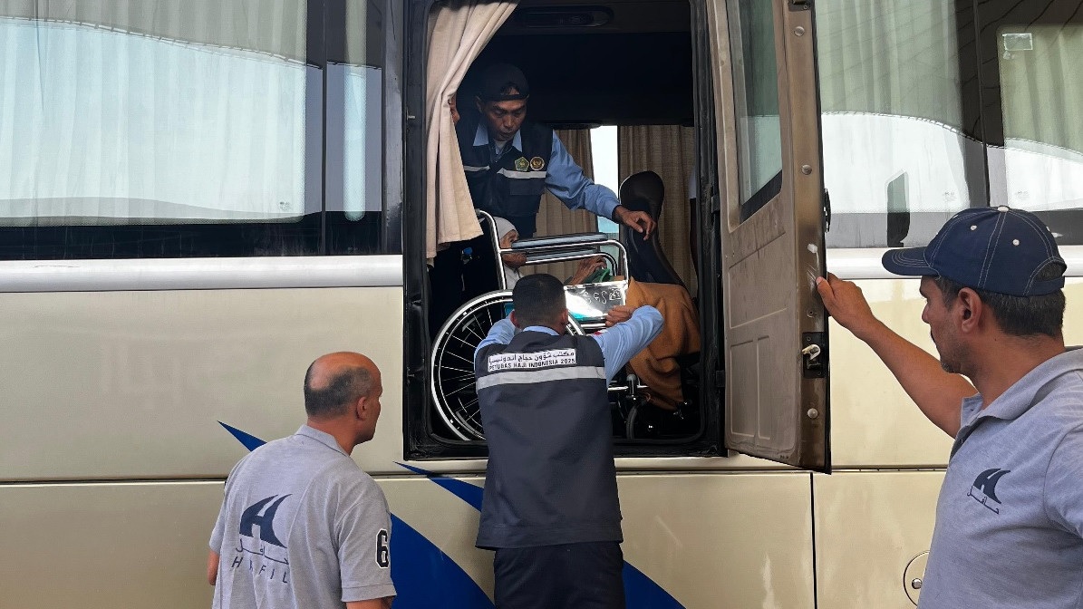 Melihat Bus Khusus Jemaah Kursi Roda di Bandara Jeddah