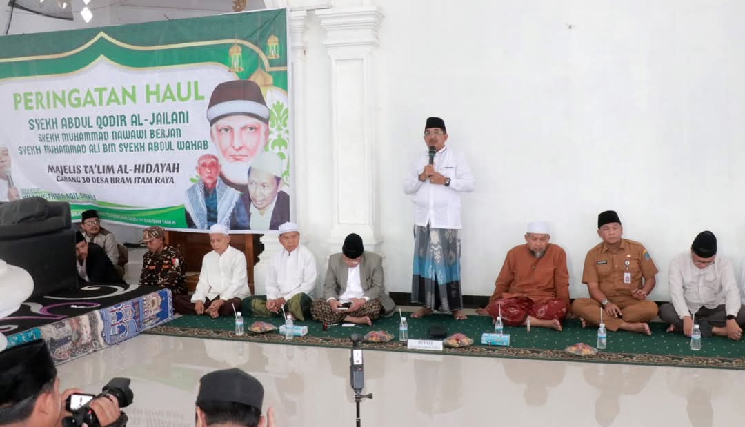 Bupati Tanjab Barat Hadiri Haul Syekh Abdul Qadir Al-Jailani di Bram Itam