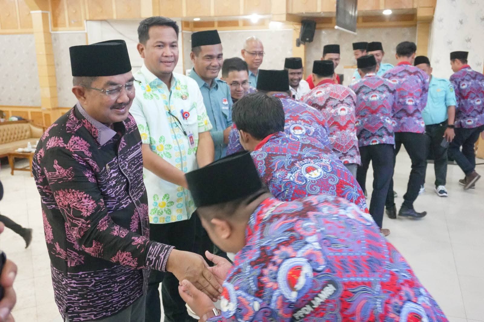 Bupati Anwar Sadat Resmi Lantik Pengurus PPDI Tanjab Barat 2025–2030