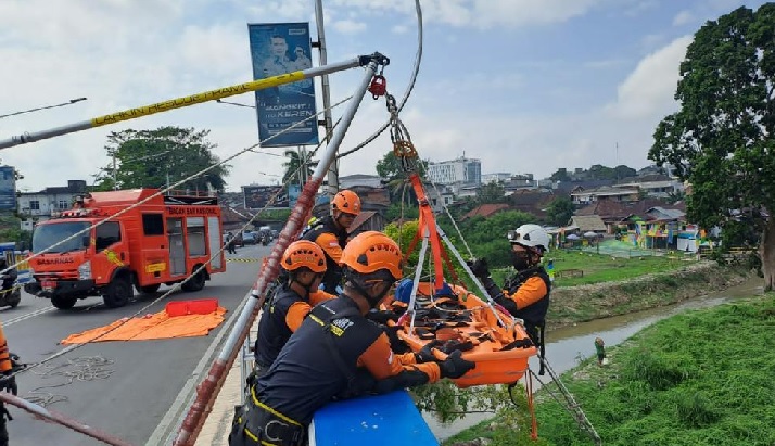 Basarnas Jambi Gelar Pelatihan Evakuasi di Medan Ketinggian 