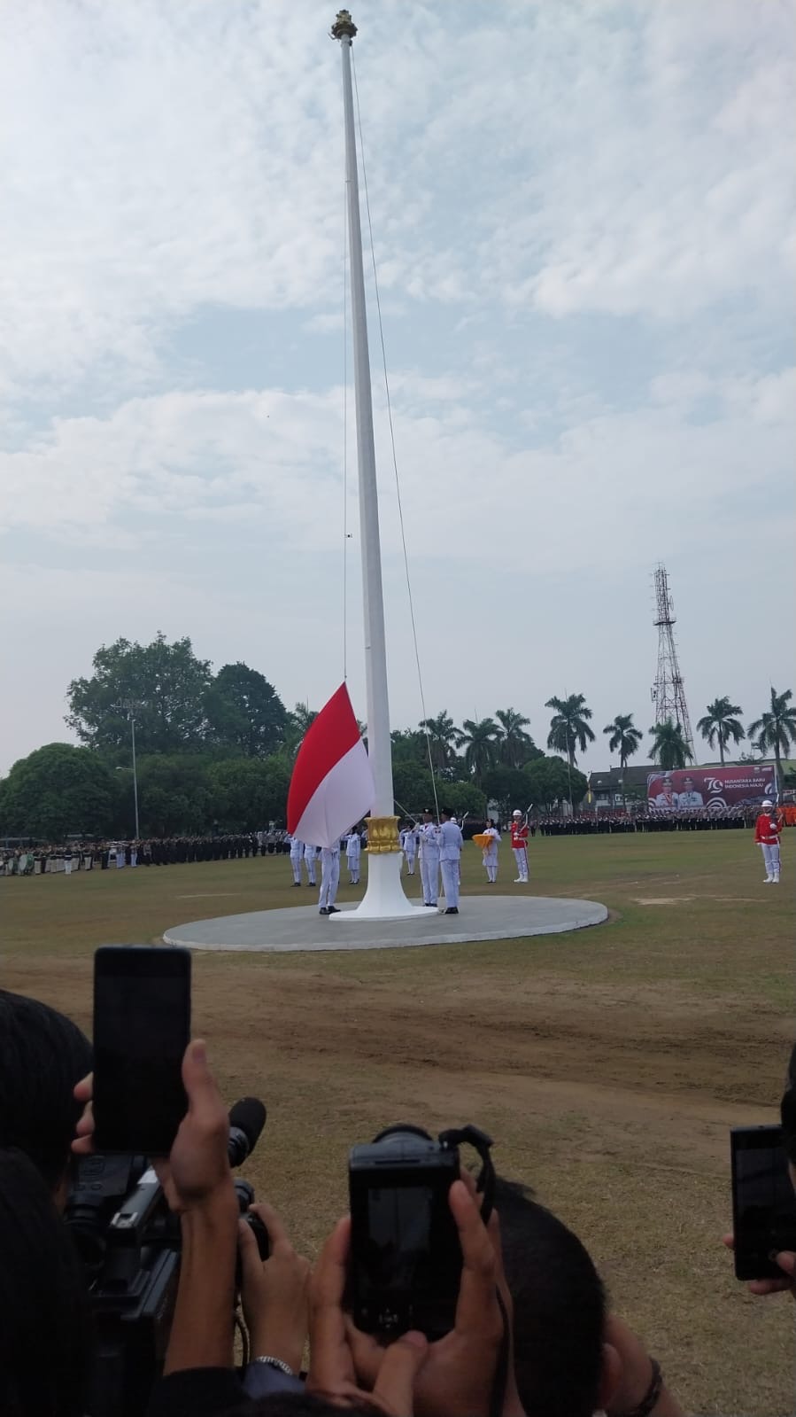 Sempat Menegangkan ! Pengibaran Bendera Merah Putih HUT RI ke-79 di Kantor Gubernur Jambi Berlangsung Lancar