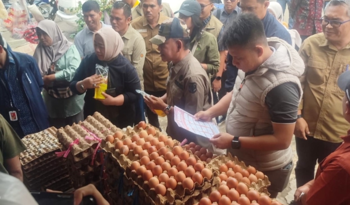 Wabup H A Khafidh Bersama Satgas Saber Pantau Harga Pasar