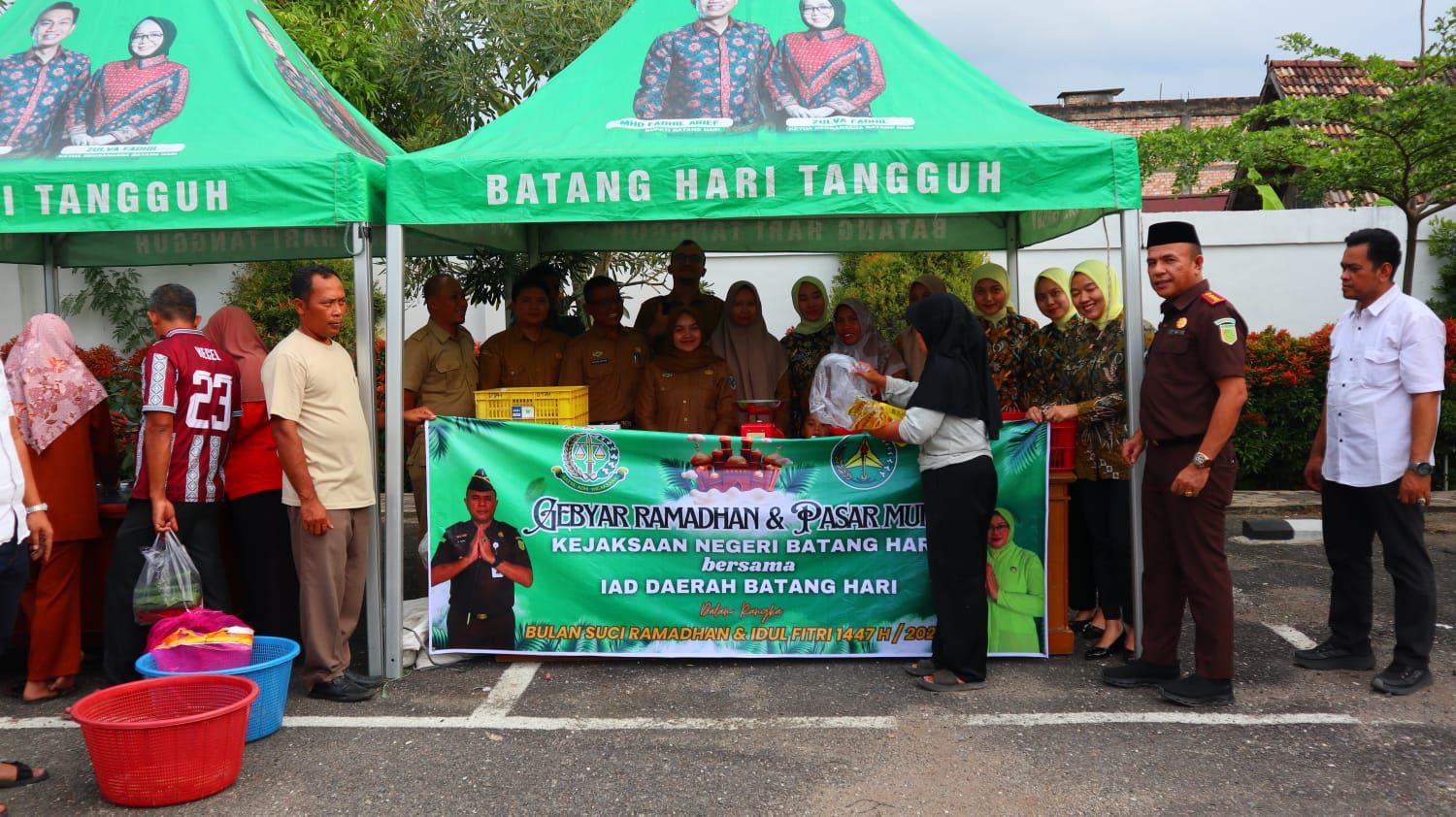 Kejaksaan Negeri Batang Hari Gelar Gerakan Pasar Murah dan Berbagi Takjil
