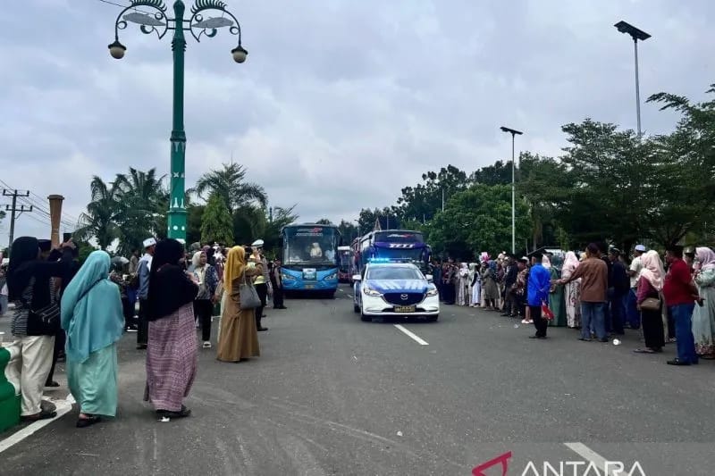 Ribuan Masyarakat Kabupaten Batanghari Lepas Keluarga ke Tanah Suci