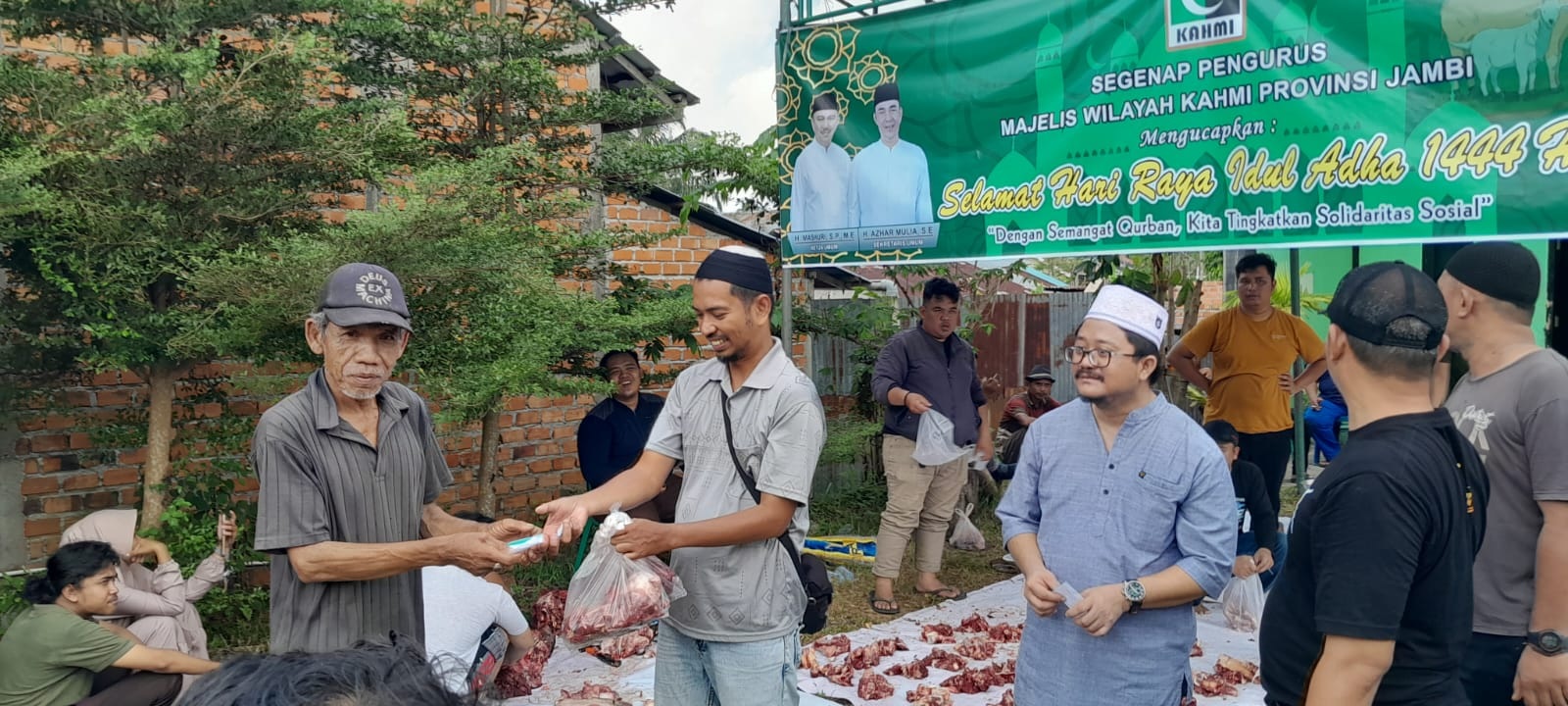 MW KAHMI Provinsi Jambi Kurban Dua Sapi Bagikan ke Warga 