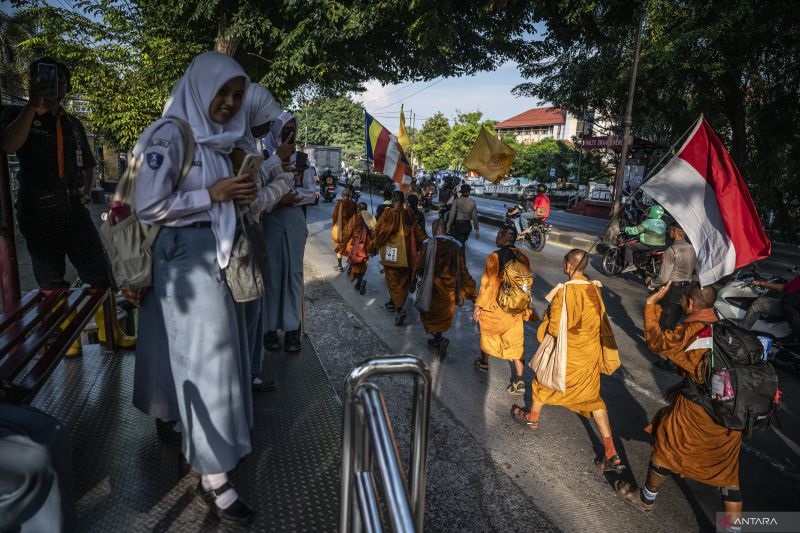 Perjalanan Spiritual dari Thailand Menuju Candi Borobudur, Biksu Thudong Sudah Melintasi Temanggung