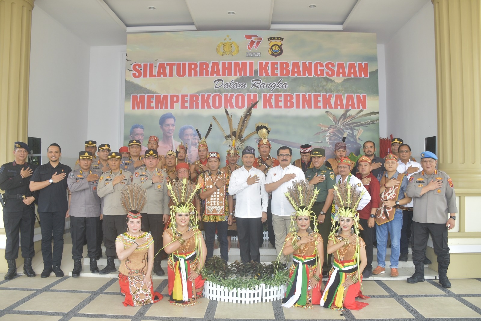 Polda Jambi Gelar Apel Silahturahmi  Kebangsaan Suku Dayak Kalteng dan SAD Jambi