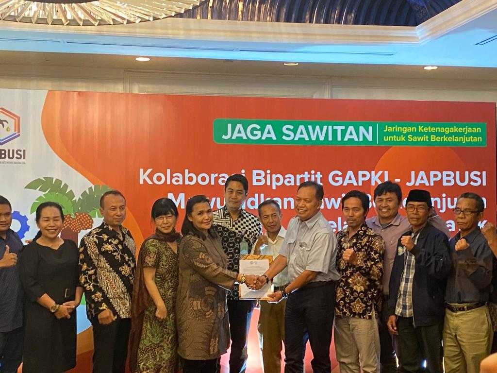 GAPKI-JAPBUSI Berkomitmen Meningkatkan Kondisi Ketenagakerjaan Industri Sawit Indonesia
