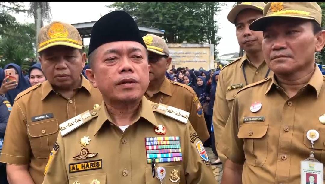 Al Haris Serahkan SK Gubernur Pegawai Non ASN RSUD Raden Mattaher Jambi, 753 Pegawai Digaji dari BLUD