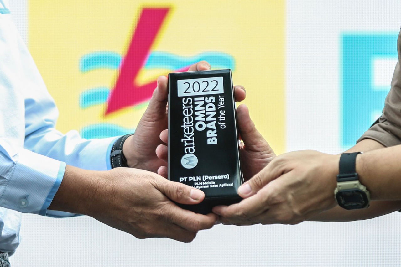 PLN Mobile Raih Penghargaan Marketeers Omni Brands of the Year 2022