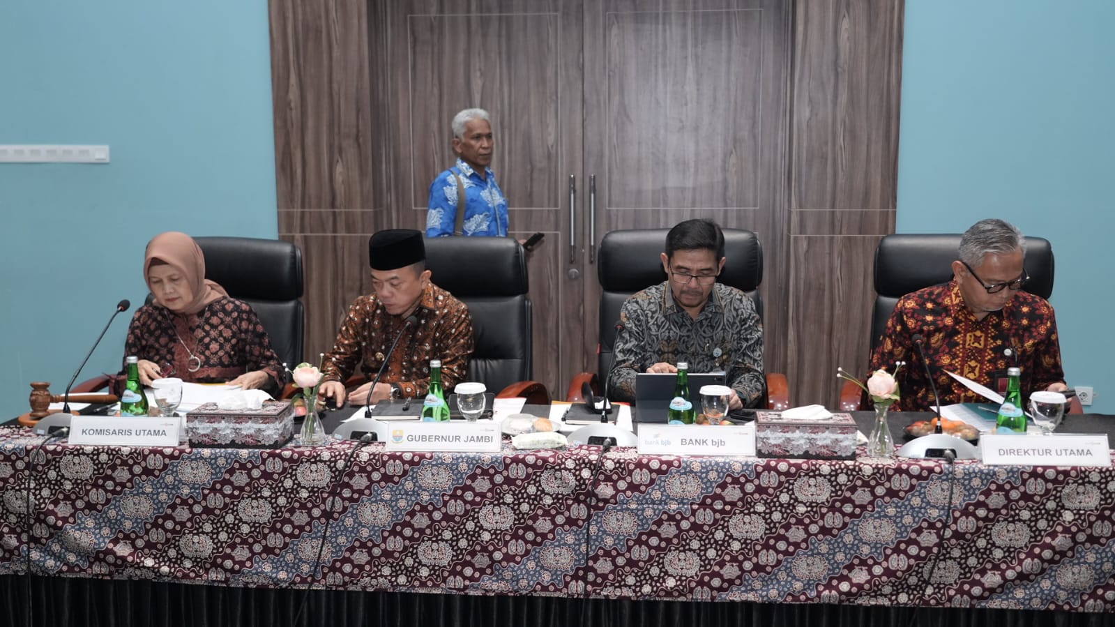 Gubernur Berikan Jaminan Dana Nasabah yang Hilang Dikembalikan Utuh