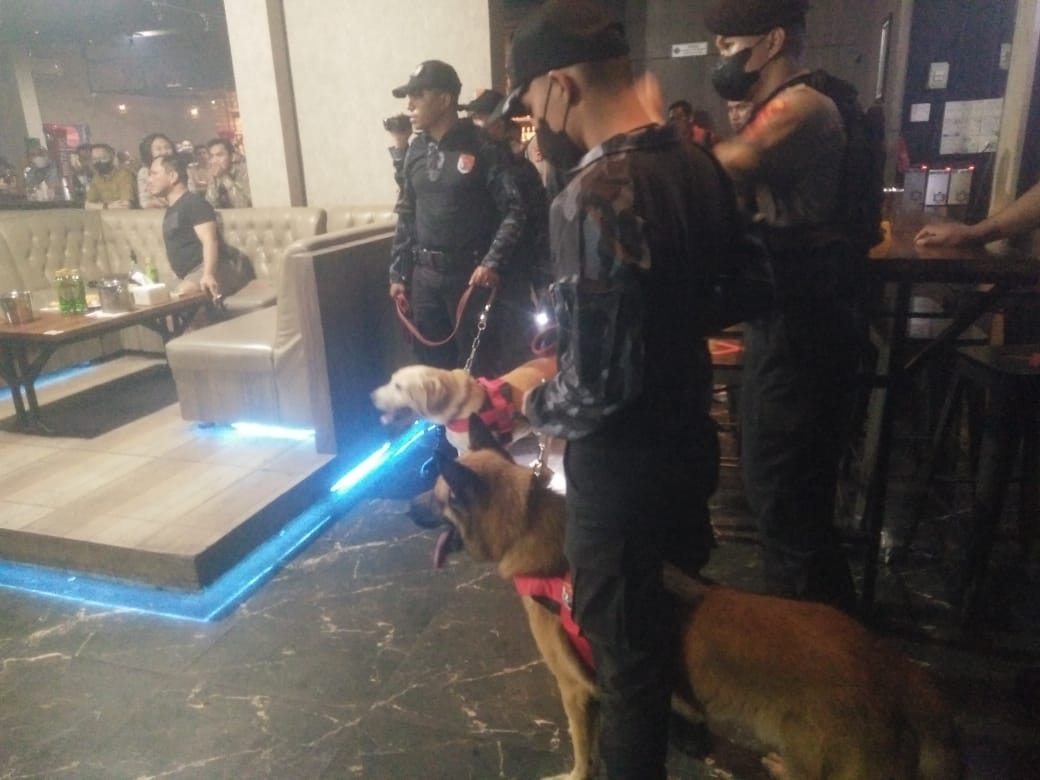 4 Anjing Pelacak Dikerahkan Sisir 9 Tempat Hiburan Malam di Kota Jambi,