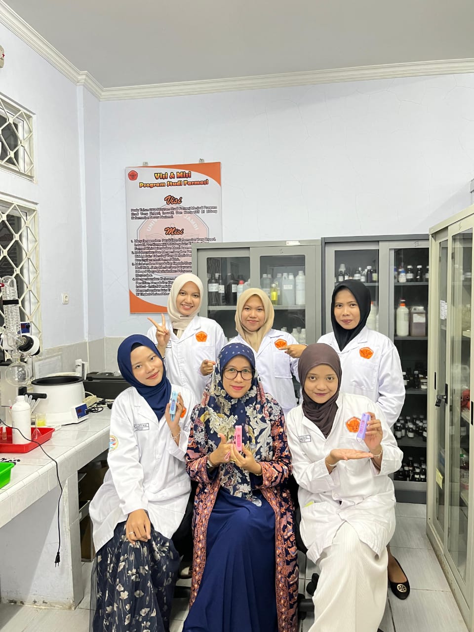 Riset Mahasiswa Farmasi Unja Buktikan Mouth Nano Spray Penghilang Bau Mulut