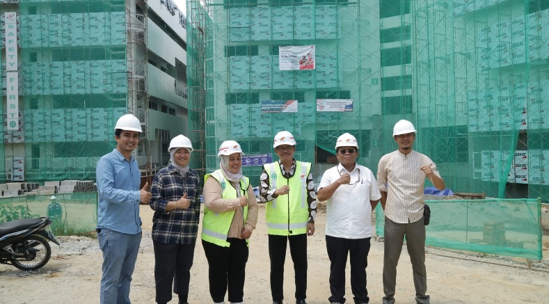 Rektor dan Tim ADB Tinjau Progres Pembangunan 9 Gedung Baru UNJA