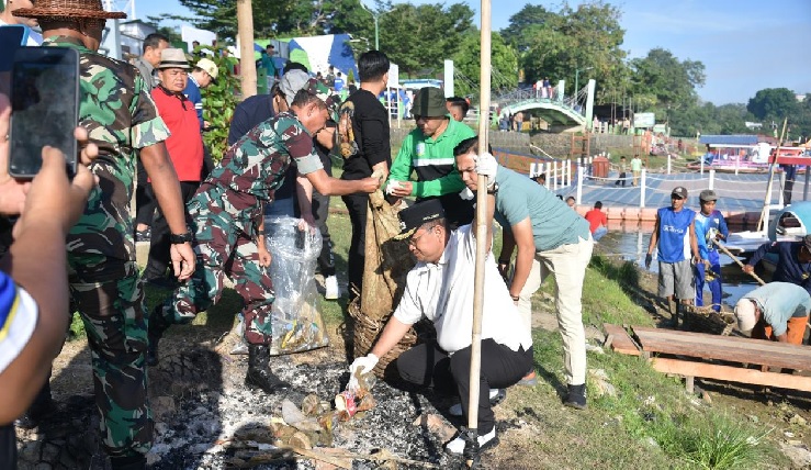 Peringati Hari Lingkungan Hidup, Wali Kota Jambi Pimpin Gotong Royong Serentak di 1.650 RT