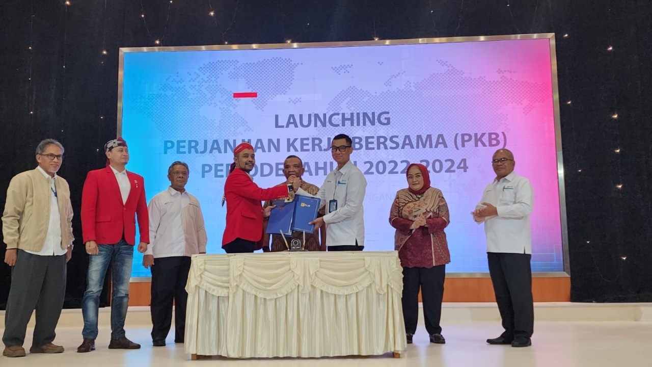 Setelah Menanti 10 Tahun, Manajemen dan Serikat Pekerja PLN Akhirnya Teken Perjanjian Kerja Bersama 