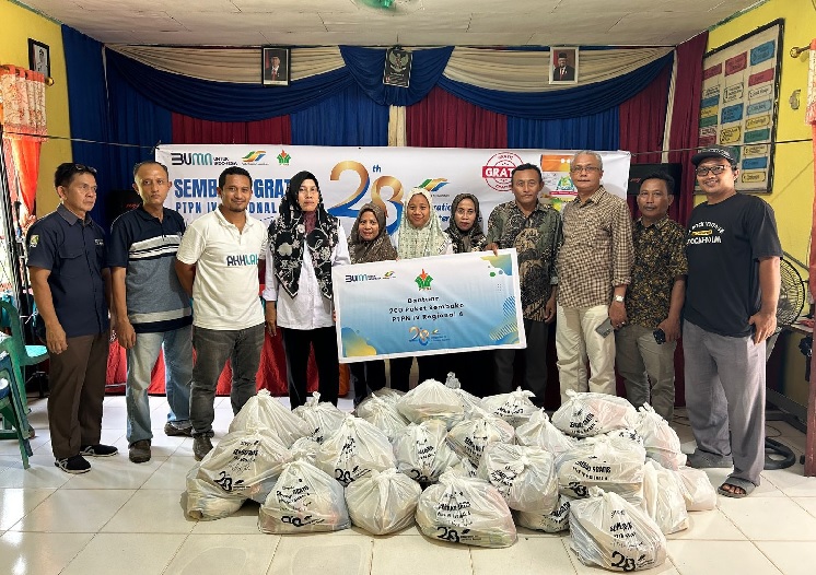 Bantu Kendalikan Inflasi, PTPN IV PalmCo Salurkan Ribuan Paket Sembako Gratis di Lima Regional