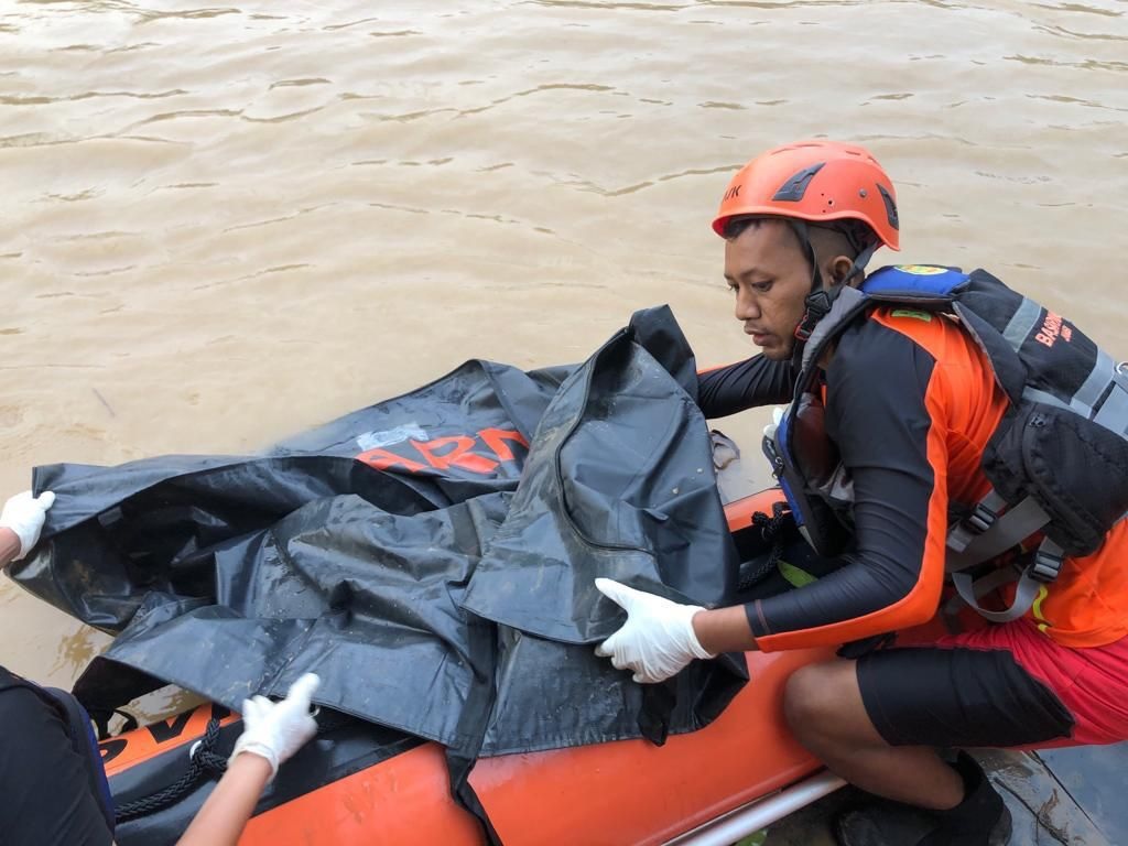 Tim SAR Temukan Korban Tenggelam di Sungai Batang Asai