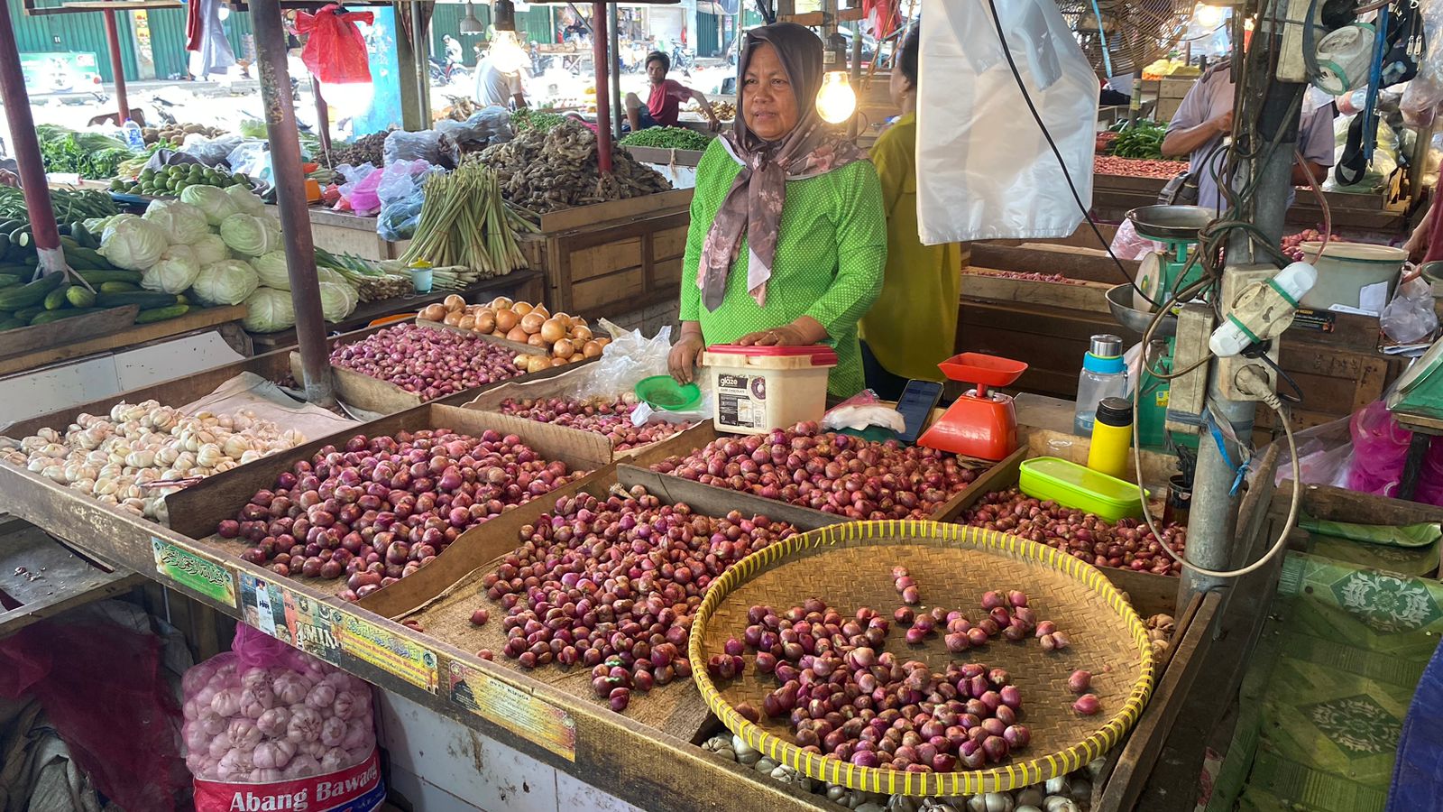 Bawang Meroket, Cabai Anjlok, Fluktuasi Harga Sembako di Kota Jambi