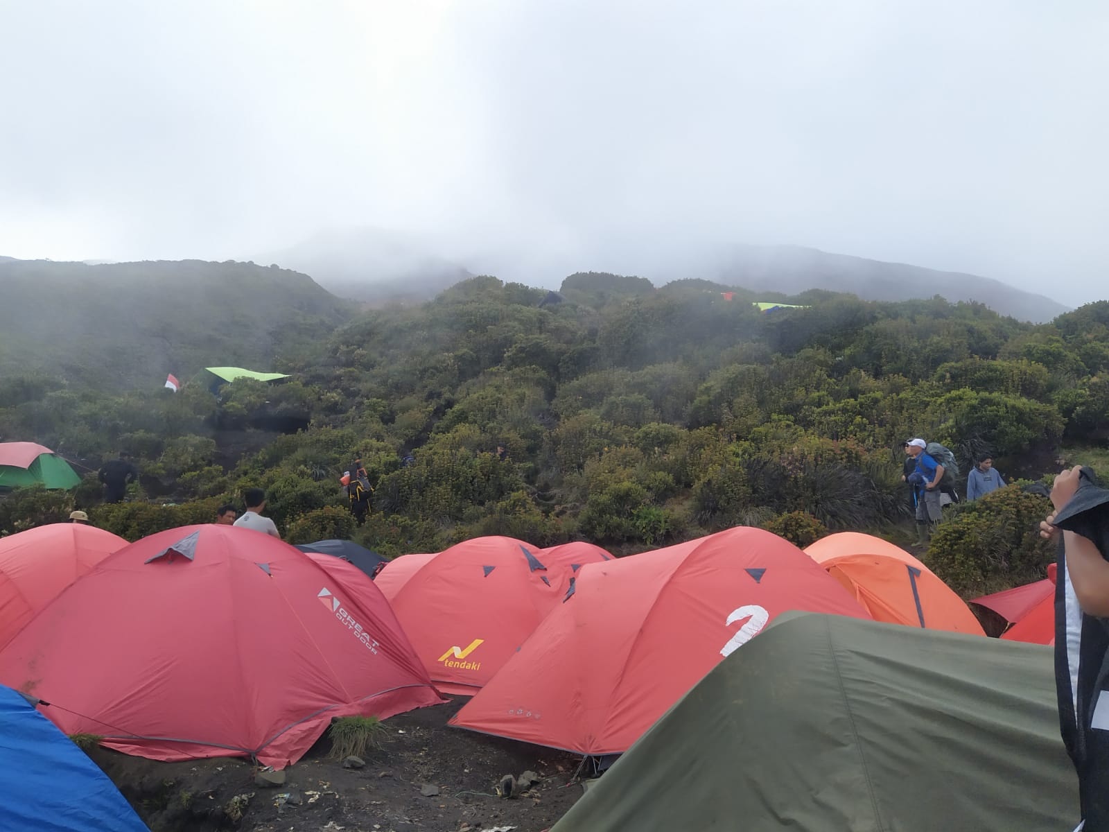 Terjatuh Saat Pendakian Gunung Kerinci, Seorang Pendaki Dievakuasi