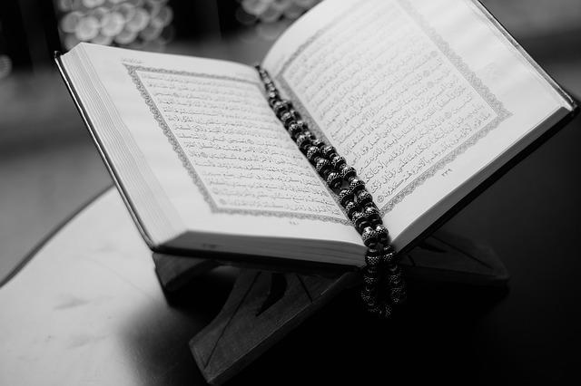  Rutin Membaca Surat Al Waqiah Ini Beberapa Manfaatnya, Berikut Bacaan Surat Al Waqiah Lengkap dengan Artinya