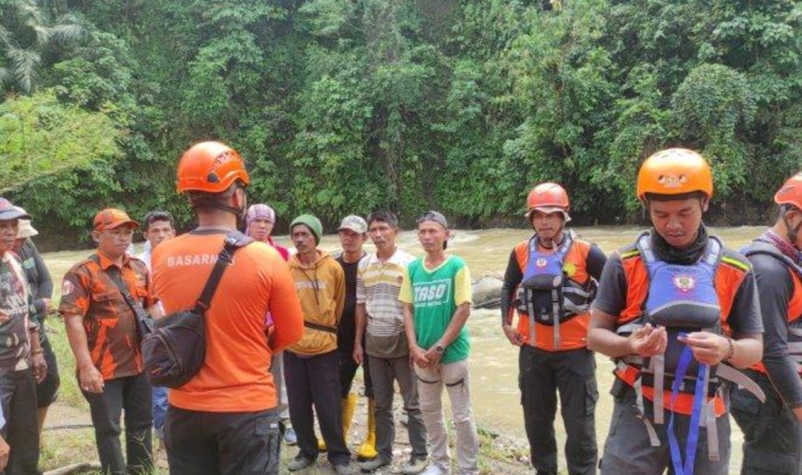 Sedang Tugas Mencari Warga Kerinci yang Hanyut Anggota Basarnas Hilang Tenggelam