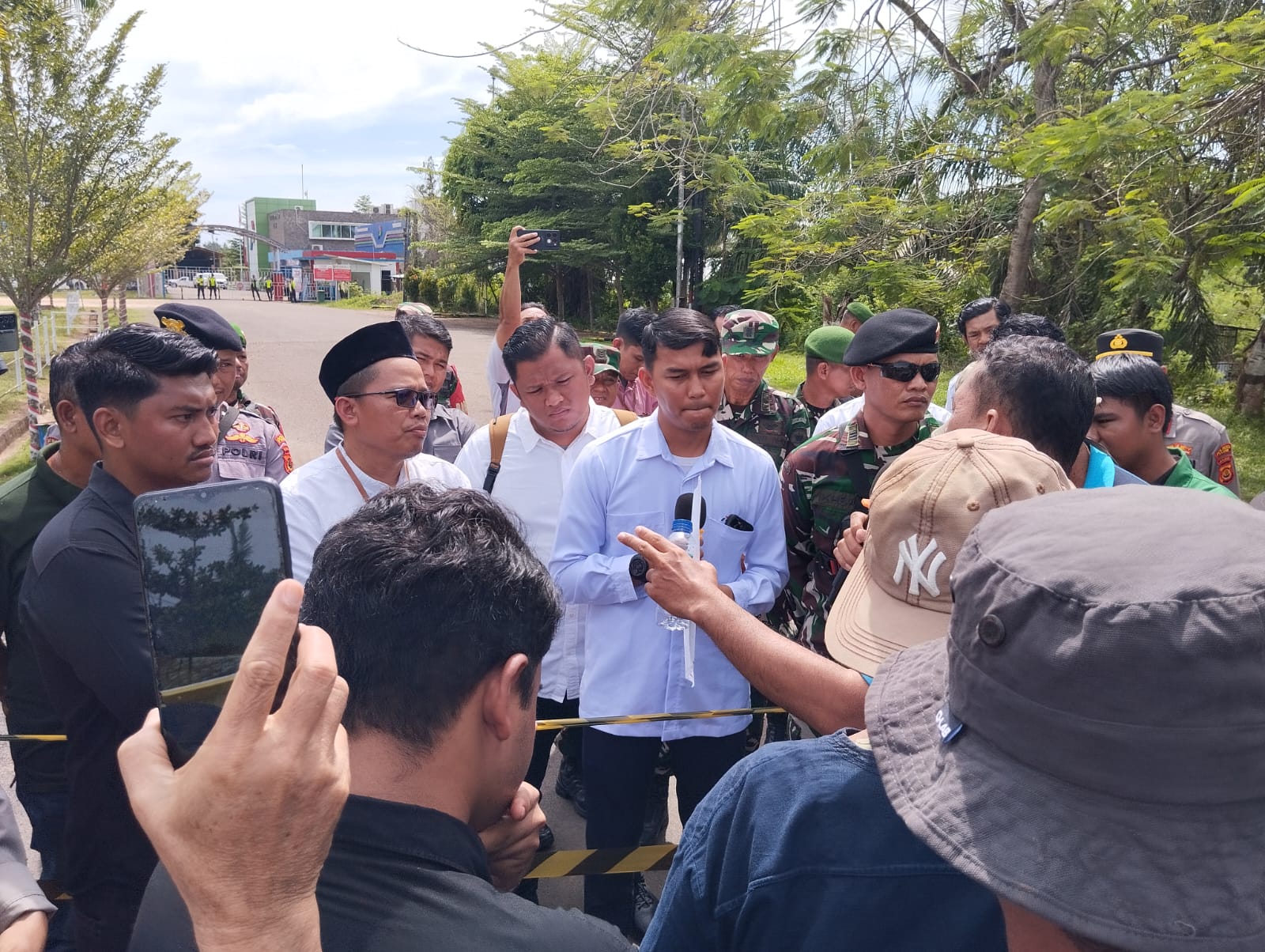 Puluhan Warga Geruduk Kantor Pertamina EP Jambi,Ultimatum 7x24 Jam: Zona Merah Dicabut atau Kami Tutup Akses!