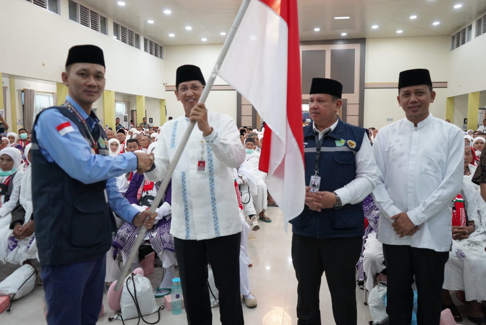 209 CJH Bungo Resmi Diberangkatkan ke Makkah, Wabup Apri Harap Jaga Kesehatan