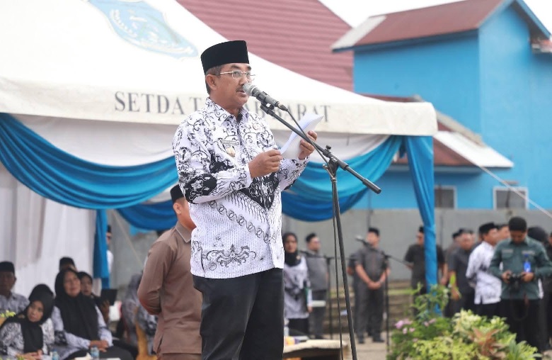 Bupati Tanjabbar Pimpin Upacara HGN dan HUT PGRI ke-80