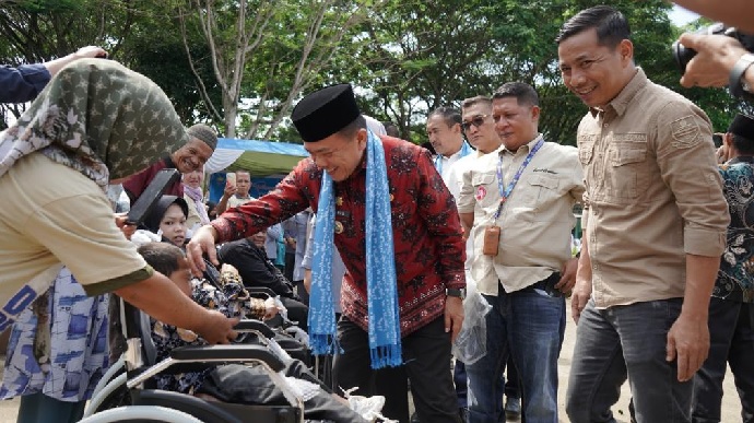 Gubernur Al Haris Serahkan Dumisake Pendidikan di Kerinci dan Sungai Penuh