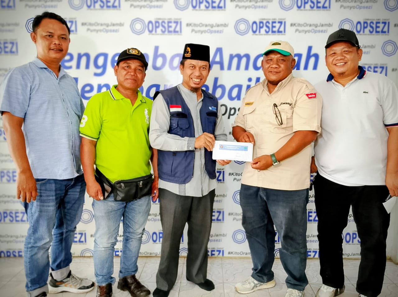 PWI Sarolangun Serahkan Bantuan Masyarakat ke LAZ OPSEZI