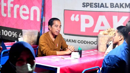 KEREN! Presiden Jokowi Jajal Kuliner Bakmi Legendaris di Yogyakarta, Pak Pele: Waduh Saya Kaget