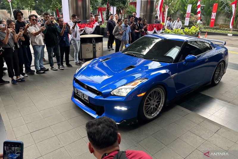 OTT Wamenaker Immanuel Ebenezer, KPK Sita 21 Kendaraan