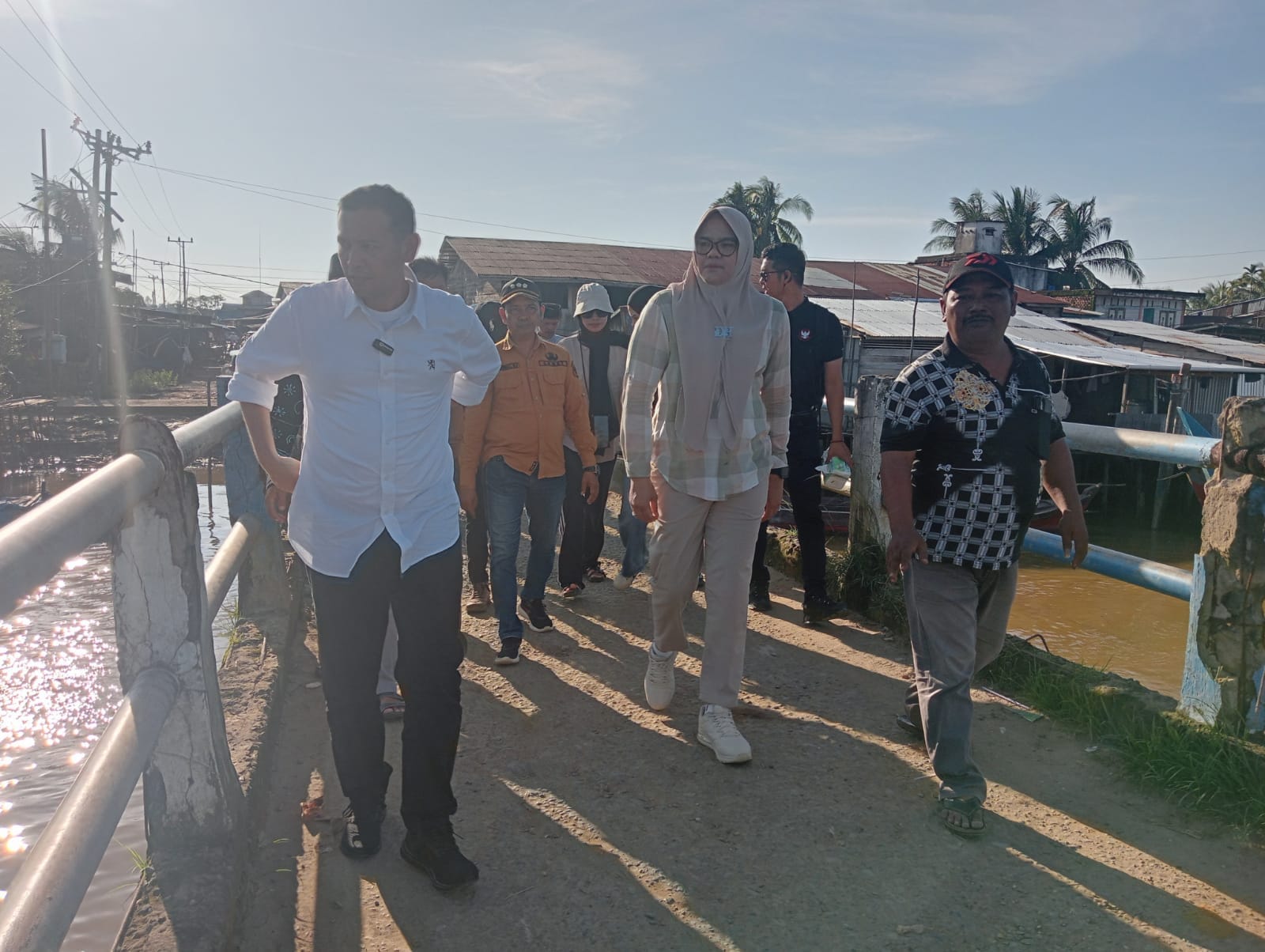 Bupati dan Wabup Turun Langsung Tinjau Jembatan yang Ambruk di Lambur Luar