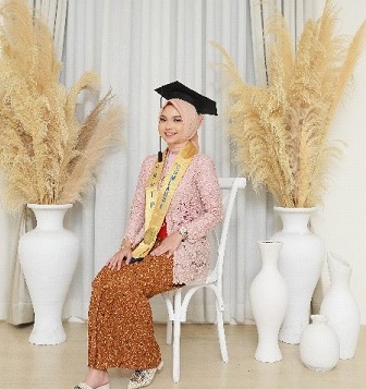 Hanan Az Zahra Syafina: Dari Juara SMA di Jambi hingga Lulus Cumlaude di Undip