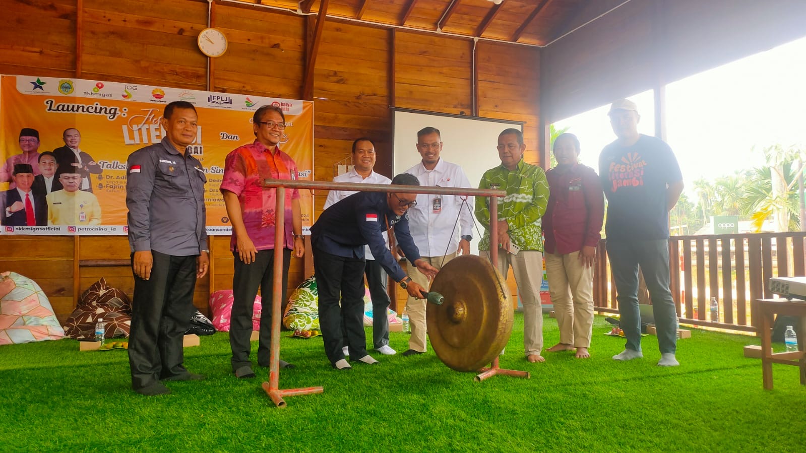 SKK Migas - PetroChina Launching Cafe Literasi dan Festival Literasi di Kecamatan Geragai-Tanjab Timur