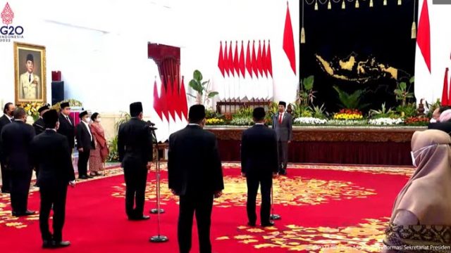 BREAKING NEWS: Jokowi Lantik  Zulkifli Hasan Jadi Mendag dan  Hadi Tjahjanto  Menteri ATR/BPN