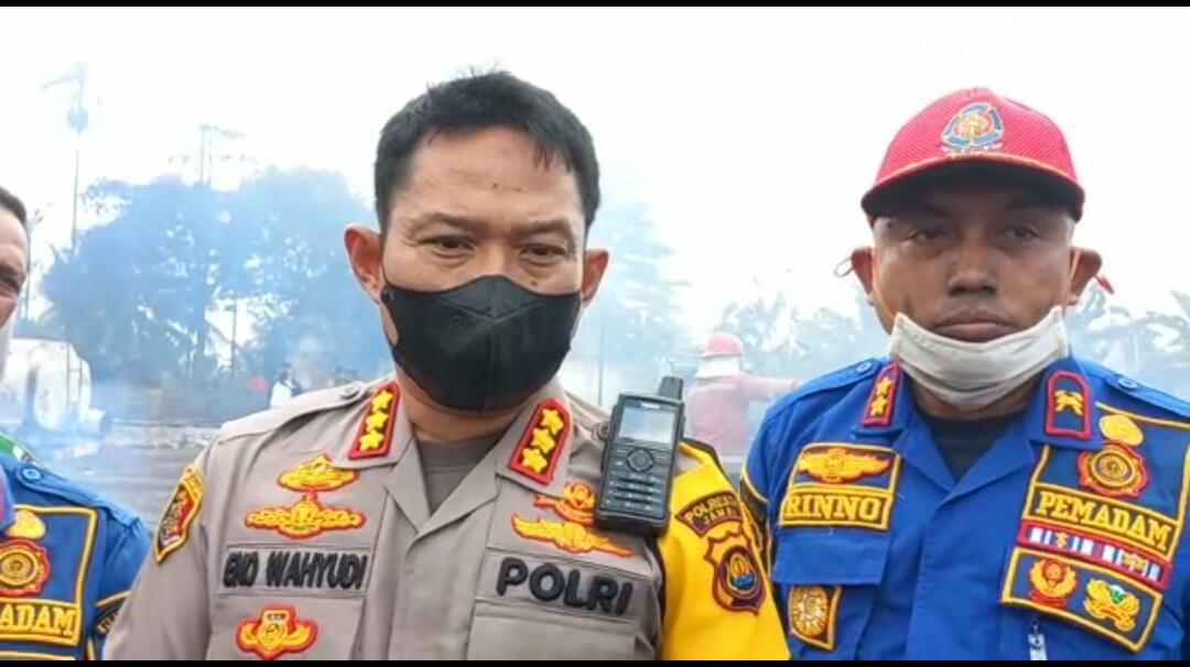 Polisi Buru Pemilik Gudang Minyak yang Terbakar